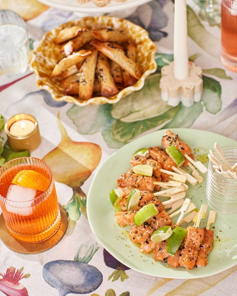 smoked-salmon-canapes-table-presentation
